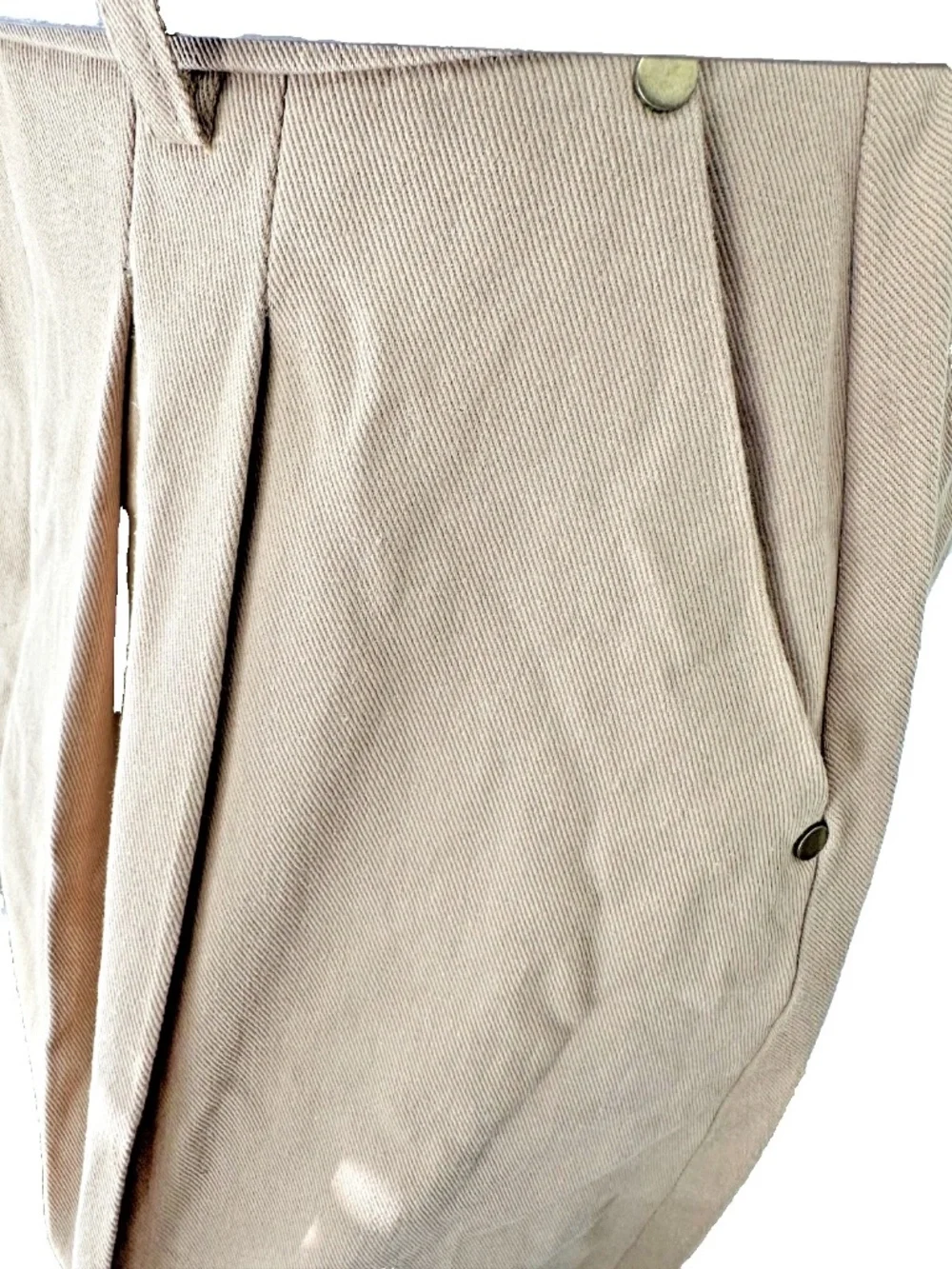 2-Piece Preloved Women's Outfit White Sleeveless Knit Top & Brown Pleated Skirt - Picture 5 of 5